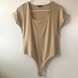 NWOT Exclusive Stitch fix square neck cap sleeve thong bodysuit in cream tan